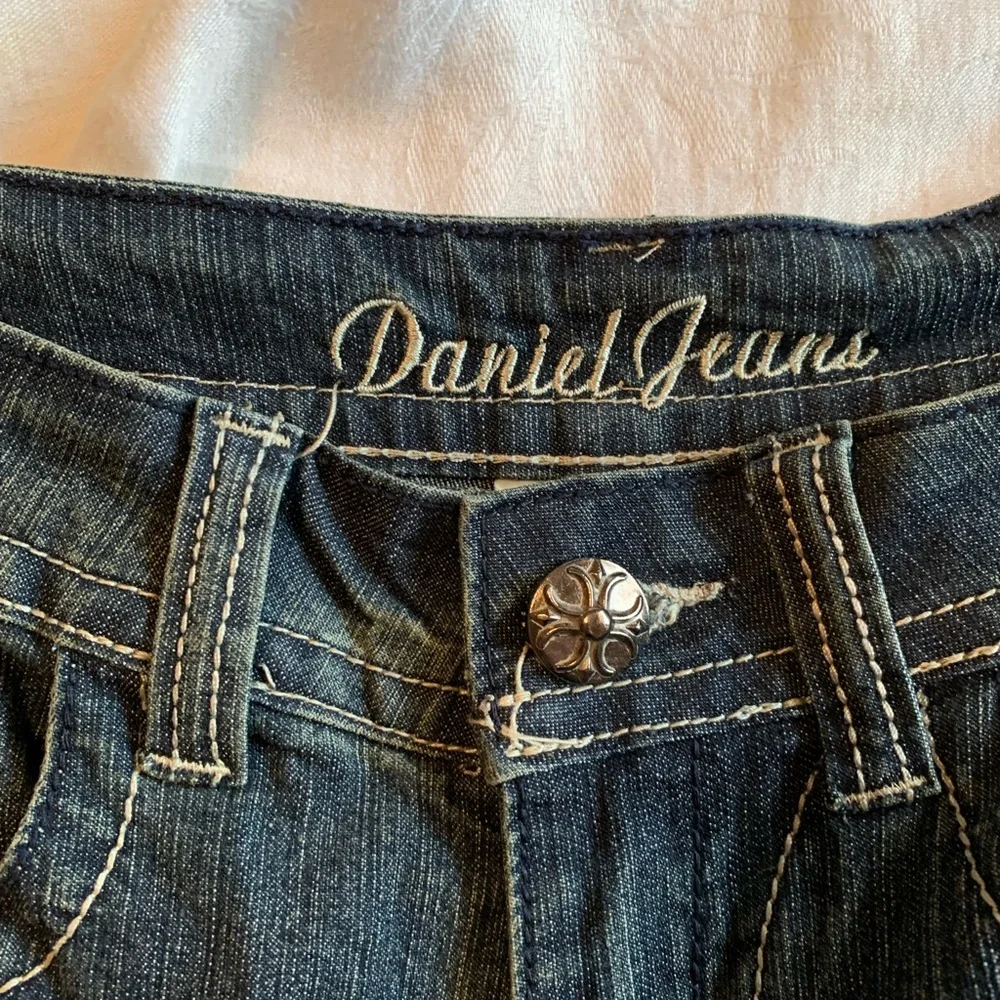 Daniel Jeans Size 3/4 dark denim with back pocket rhinestone embellishments